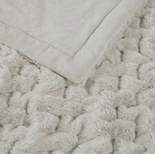 Soft Warm Ruched Faux Fur Throw Blanket